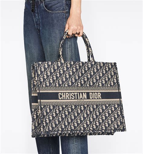 borsa dior book tote dior oblique|Borsa media Dior Book Tote Jacquard Denim Dior Oblique blu .